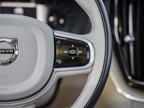 Certified 2022 Volvo XC60 B6 Inscription w/ Advanced Package image 24