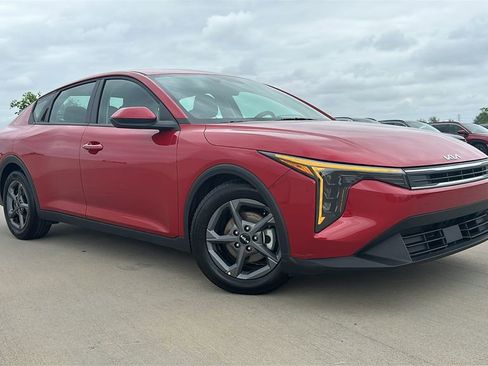 Used 2025 Kia K4 LXS image 5