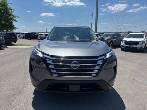 Used 2025 Nissan Rogue SV FWD image 2