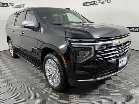 New 2025 Chevrolet Suburban Premier w/ Sun And Tow Package image 8