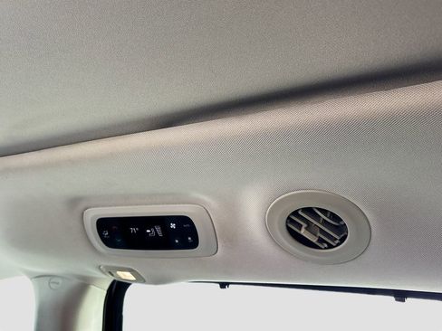 Used 2018 Chrysler Pacifica Limited w/ Tire & Wheel Group image 26