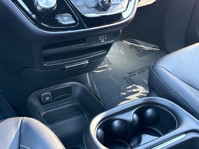 New 2027 Chrysler Pacifica Select AWD/4WD image 14
