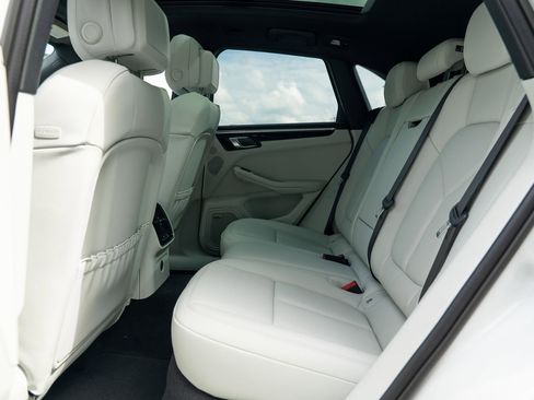 New 2025 Porsche Macan image 40