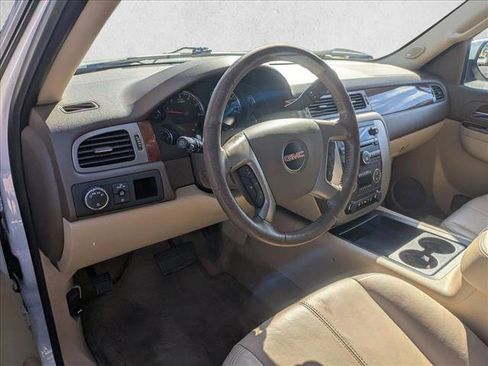 Used 2014 GMC Yukon SLE image 9