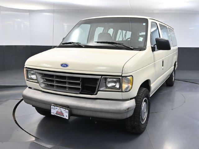 Used 1995 Ford E-150 and Econoline 150 Club Wagon RWD image 8