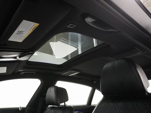 Used 2021 BMW 750i xDrive w/ Executive Package image 12