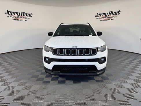 Used 2024 Jeep Compass Latitude image 6