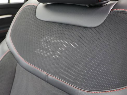 Used 2025 Ford Explorer ST image 19