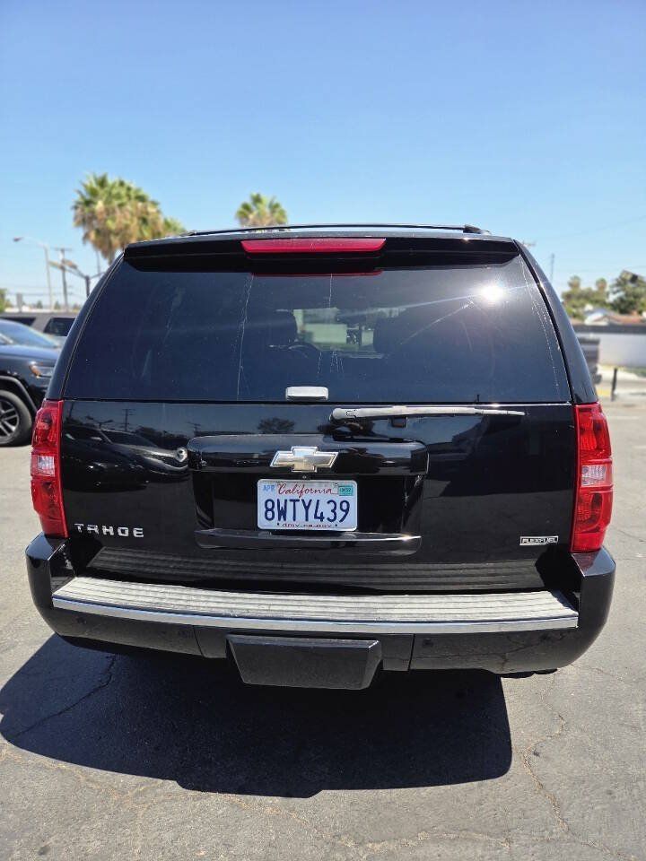 Used 2011 Chevrolet Tahoe LTZ RWD image 18