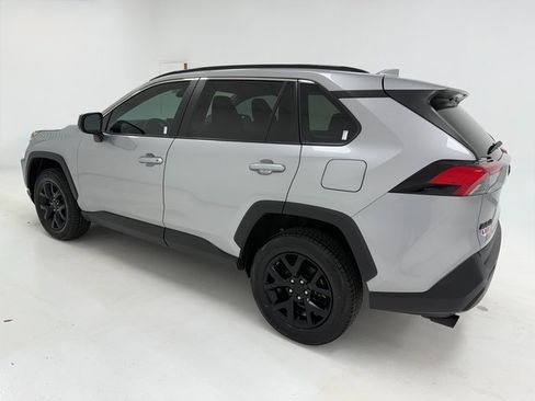 Used 2021 Toyota RAV4 LE image 37