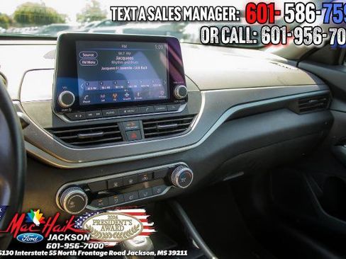 Used 2025 Nissan Altima 2.5 SR FWD image 15