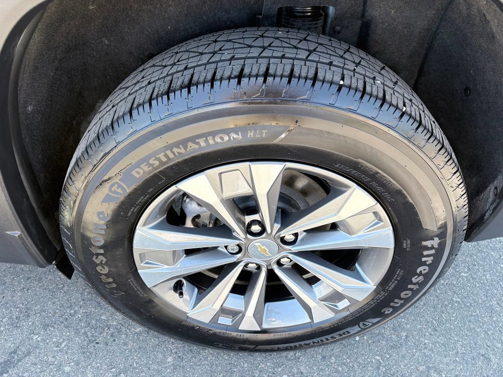 Used 2025 Chevrolet Equinox LT FWD image 25