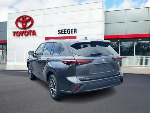 Used 2025 Toyota Highlander XLE AWD/4WD image 9