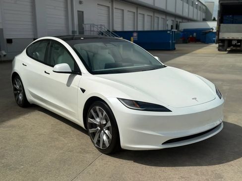 Used 2024 Tesla Model 3 Standard Range RWD image 4