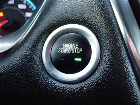 Used 2023 Chevrolet Traverse RS image 25