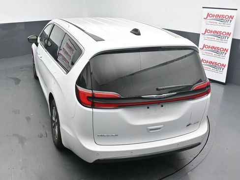 Used 2024 Chrysler Pacifica Limited FWD image 15