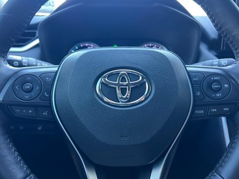 Used 2021 Toyota RAV4 XLE w/ XLE Grade Weather Package AWD/4WD image 35