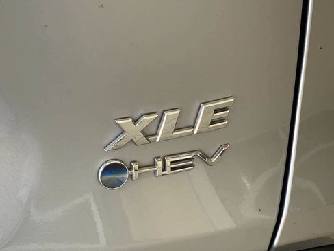 Used 2025 Toyota RAV4 XLE AWD/4WD image 12