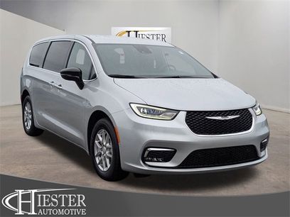 New 2026 Chrysler Pacifica Select