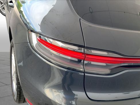 Used 2022 Porsche Macan AWD/4WD image 28