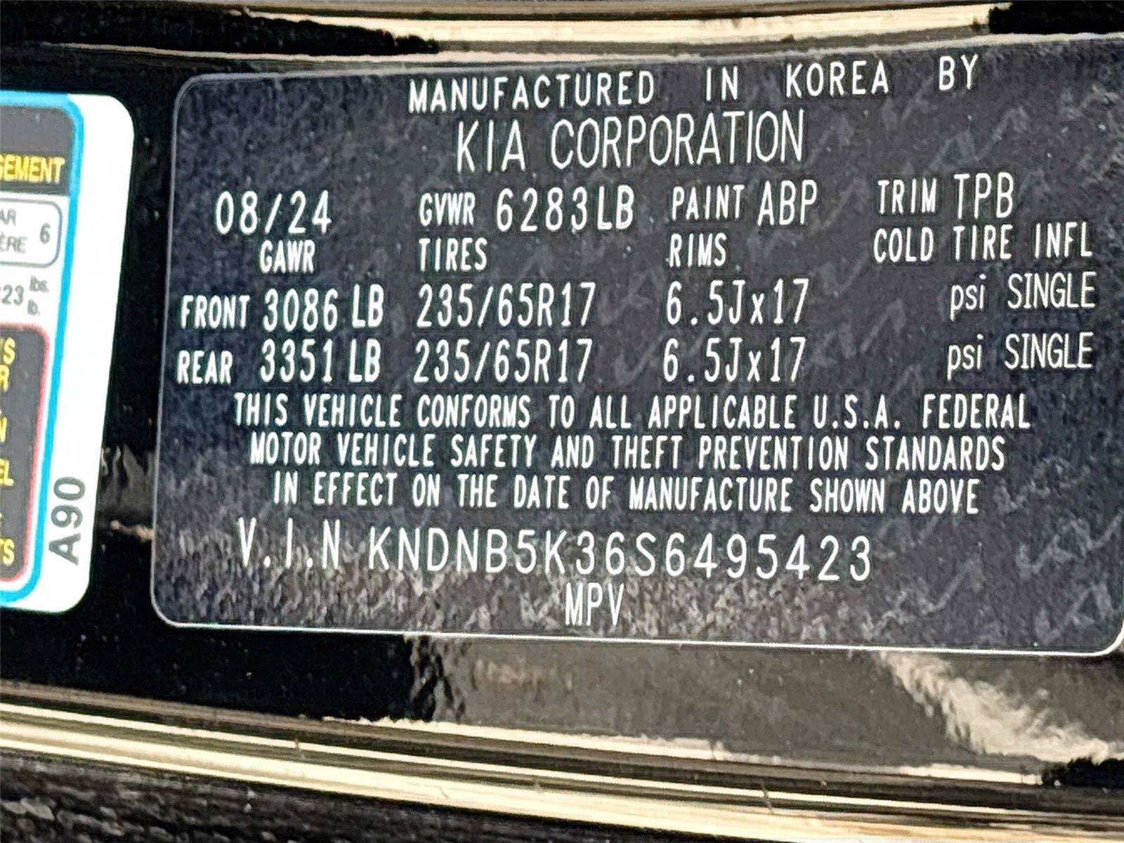 Used 2025 Kia Carnival FWD image 34