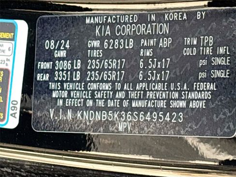 Used 2025 Kia Carnival FWD image 34