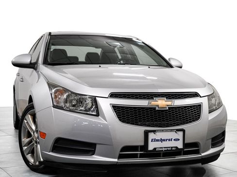 Used 2011 Chevrolet Cruze LTZ FWD image 3