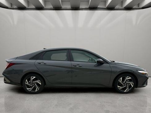 Used 2025 Hyundai Elantra Sport FWD image 6