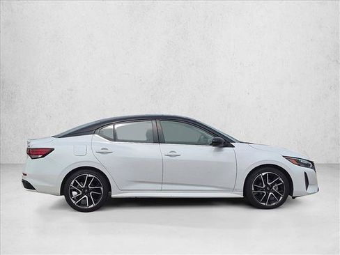 Used 2025 Nissan Sentra SR FWD image 4