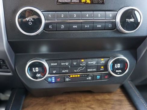 Certified 2019 Ford Expedition Max Platinum RWD image 24