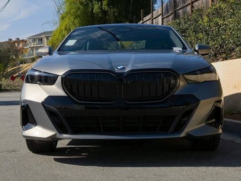 New 2026 BMW 530i image 3