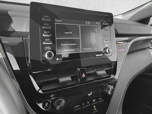 Used 2024 Toyota Camry SE image 14