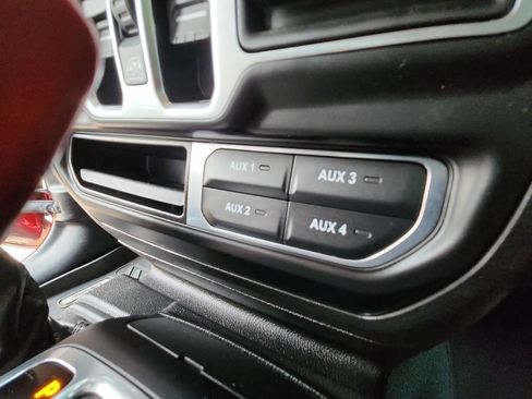 Used 2022 Jeep Wrangler Unlimited Sahara AWD/4WD image 29