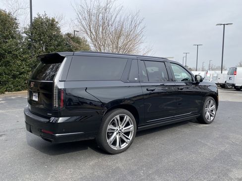 Used 2026 Cadillac Escalade ESV Sport w/ Touring Package image 9