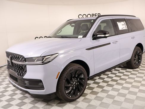 New 2025 Lincoln Navigator Reserve w/ Jet Appearance Package AWD/4WD image 11