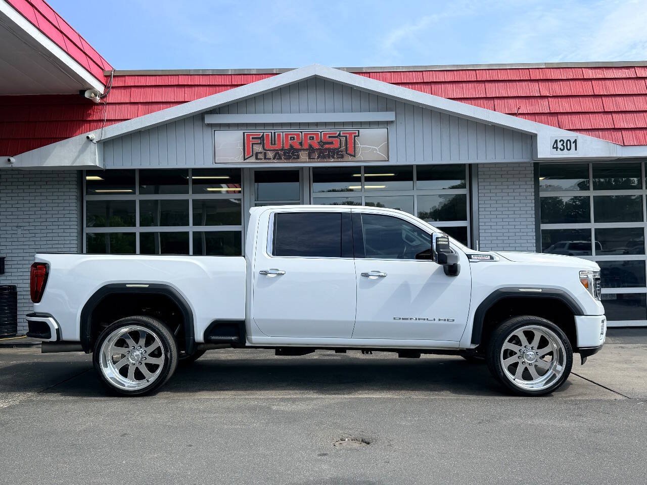 Used 2023 GMC Sierra 2500 Denali w/ Denali Ultimate Package AWD/4WD image 2