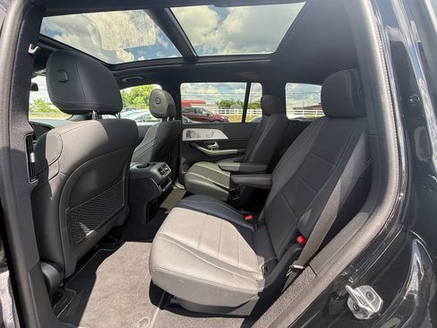 Used 2025 Mercedes-Benz GLS 450 4MATIC image 19