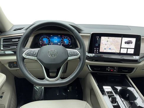 Used 2025 Volkswagen Atlas SEL image 17
