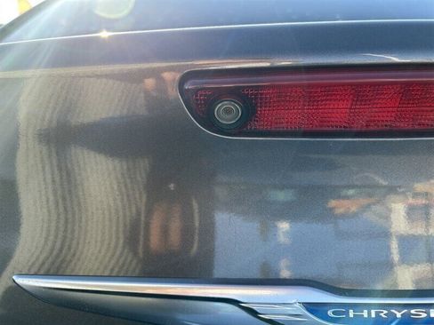 Used 2020 Chrysler 300 Touring image 17