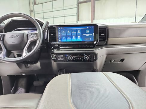 Used 2024 Chevrolet Silverado 2500 ZR2 w/ Technology Package AWD/4WD image 28