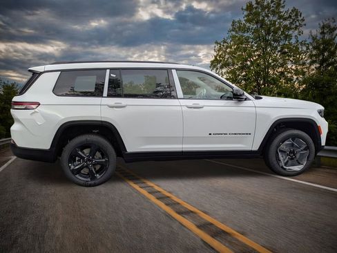 New 2025 Jeep Grand Cherokee L Limited w/ Luxury Tech Group II image 2