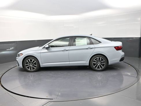 New 2025 Volkswagen Jetta SE image 5