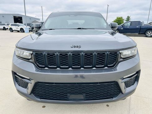 Used 2023 Jeep Grand Cherokee Limited w/ Black Appearance Package AWD/4WD image 37