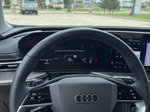 Used 2025 Audi Q5 Premium w/ Convenience Package image 9