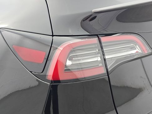 Used 2023 Tesla Model Y Long Range image 32