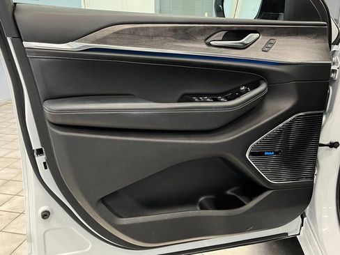 Used 2022 Jeep Grand Cherokee L Overland image 14