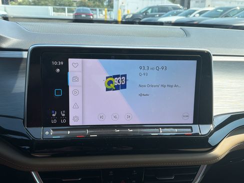 Used 2024 Volkswagen Atlas Cross Sport SE FWD image 21