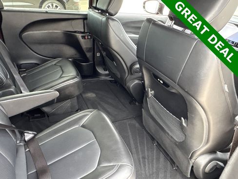 Used 2025 Chrysler Pacifica Select image 38