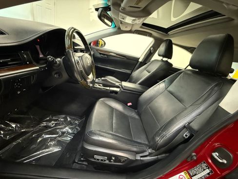 Used 2014 Lexus ES 350 w/ Luxury Package FWD image 16
