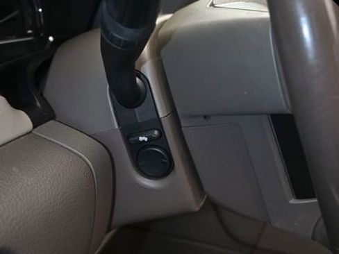 Used 2017 Lincoln Navigator Select image 26